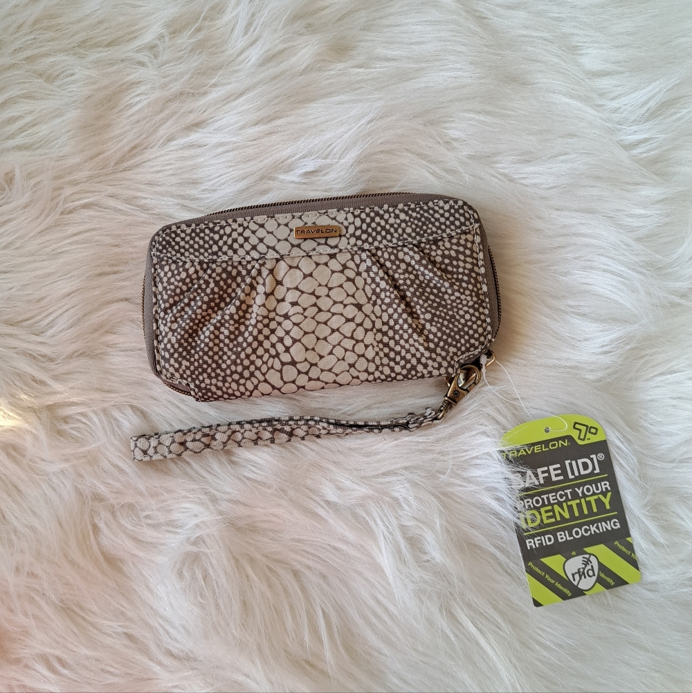 SALE. Travelon wallet